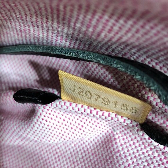 Dooney & Bourke Black Pebbled Leather Handbag - Gorgeous Details - EUC - Picture 13 of 14